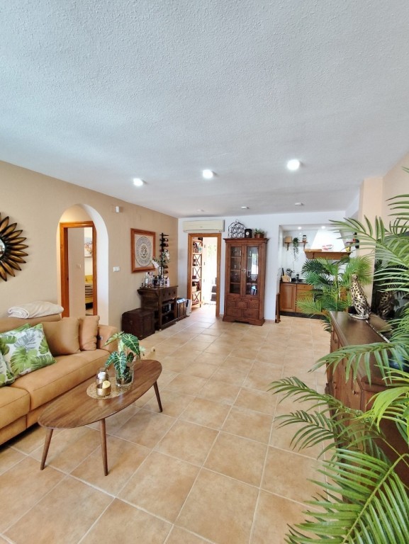 For sale - 4 Bedroom 3 Bathroom Villa in San Miguel de Salinas - Inland  - Alicante