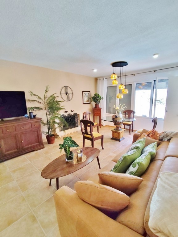 For sale - 4 Bedroom 3 Bathroom Villa in San Miguel de Salinas - Inland  - Alicante