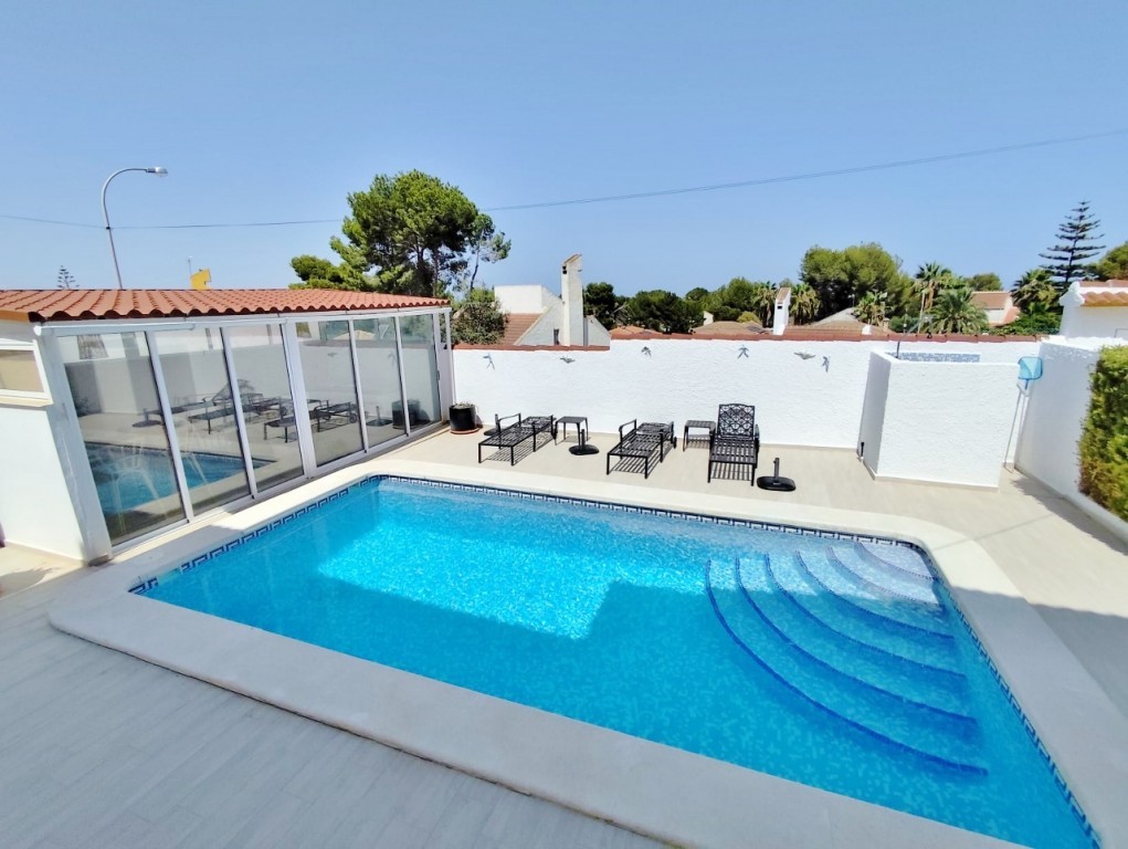 For sale - 4 Bedroom 3 Bathroom Villa in San Miguel de Salinas - Inland  - Alicante