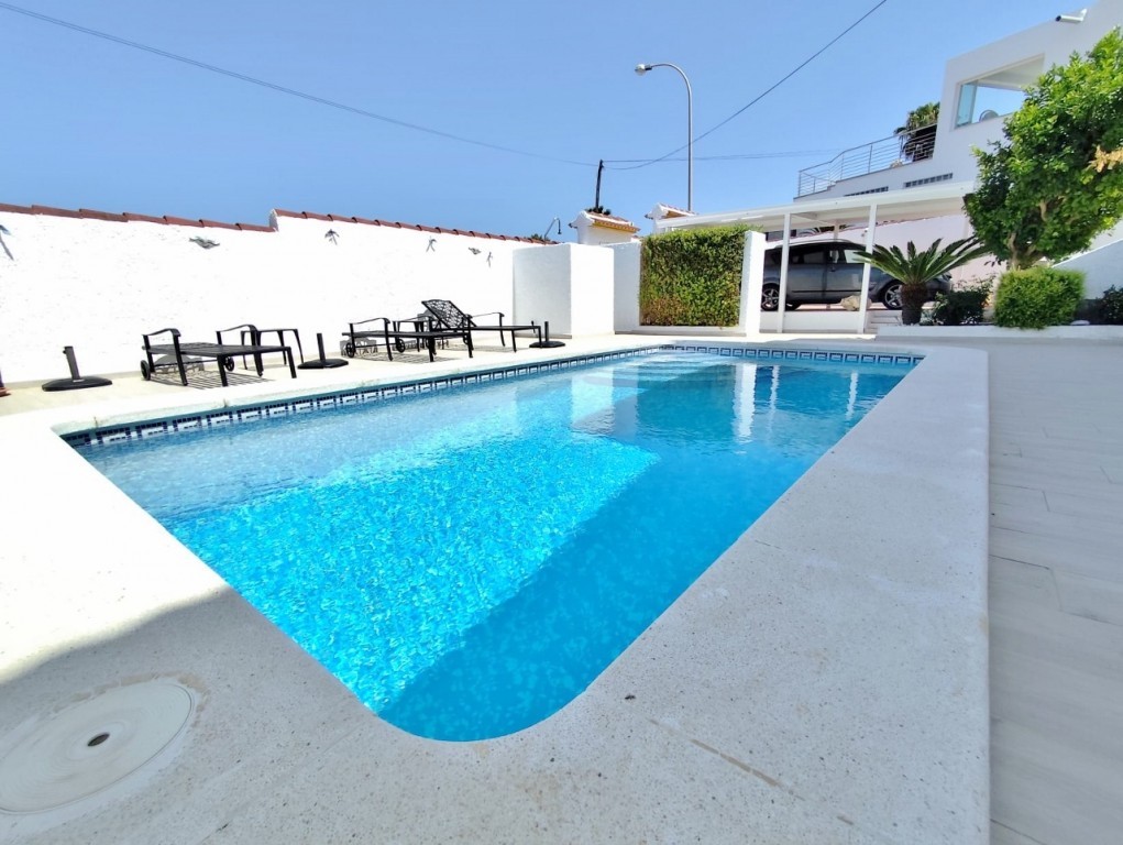 For sale - 4 Bedroom 3 Bathroom Villa in San Miguel de Salinas - Inland  - Alicante