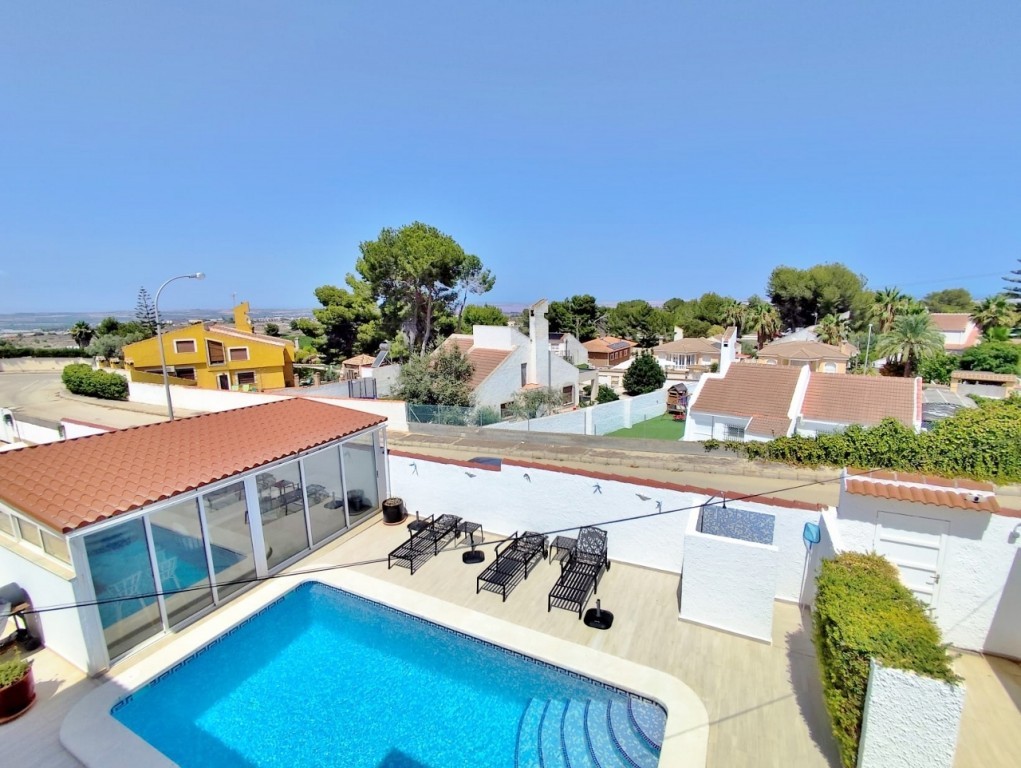 For sale - 4 Bedroom 3 Bathroom Villa in San Miguel de Salinas - Inland  - Alicante