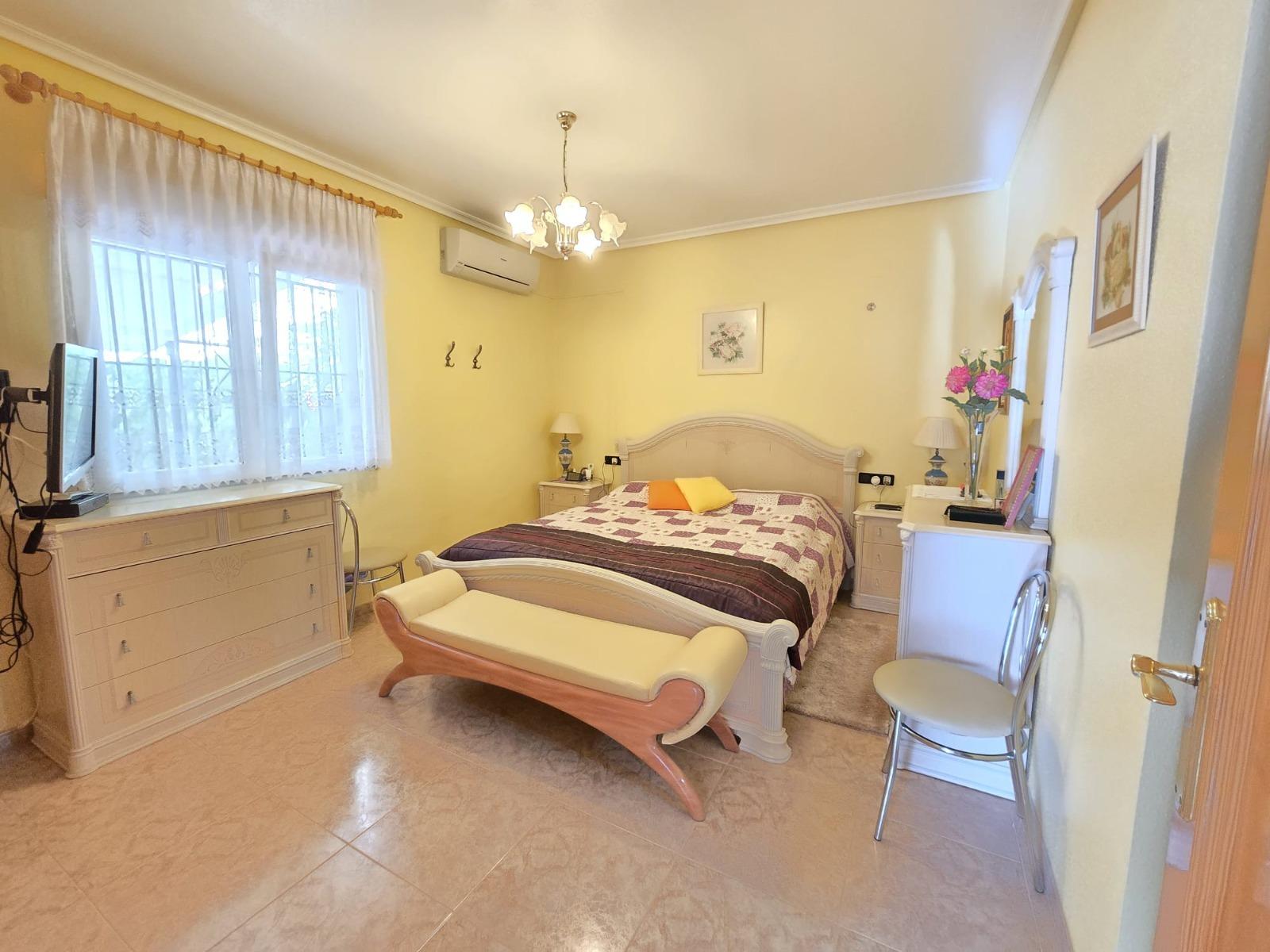 For sale - 3 Bedroom 2 Bathroom Villa in Orihuela Costa - Playa Flamenca  - Alicante