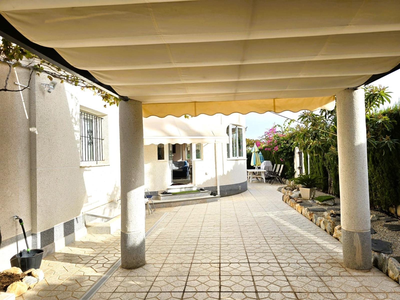 For sale - 3 Bedroom 2 Bathroom Villa in Orihuela Costa - Playa Flamenca  - Alicante
