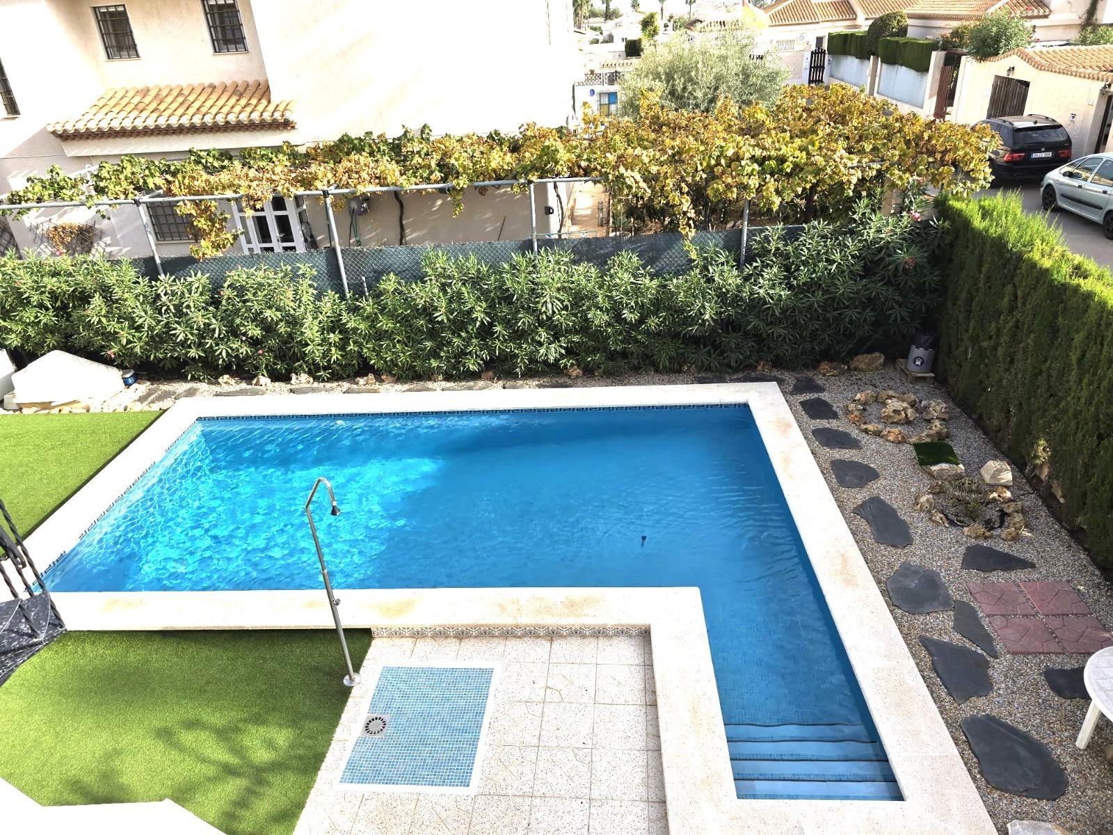 For sale - 3 Bedroom 2 Bathroom Villa in Orihuela Costa - Playa Flamenca  - Alicante