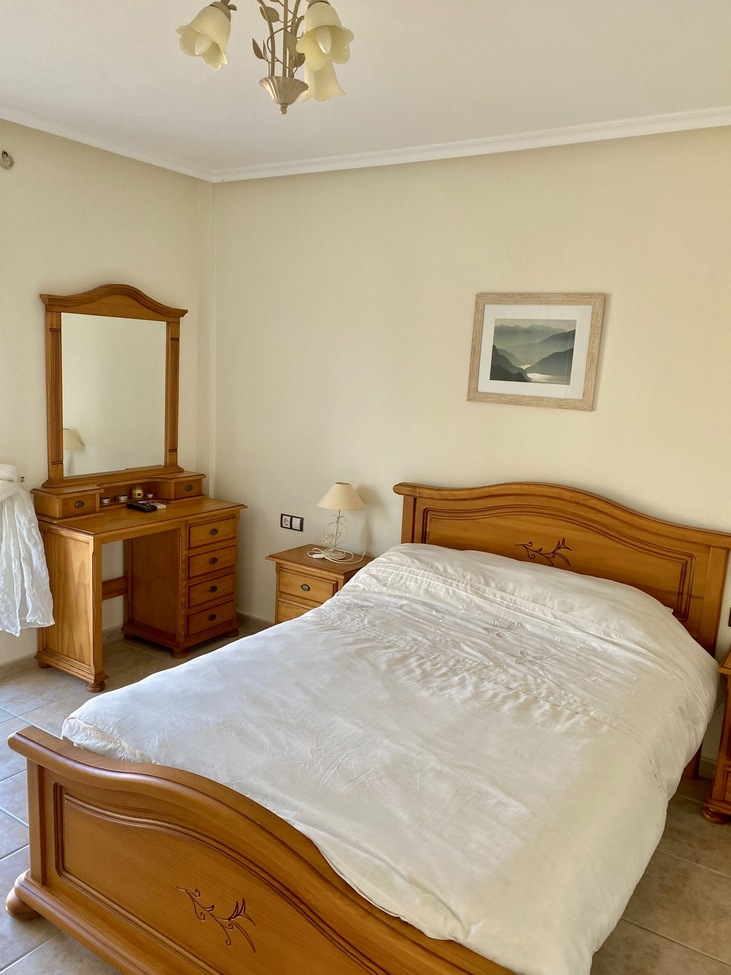 For sale - 3 Bedroom 2 Bathroom Semi Detached in Villamartin -  - Alicante