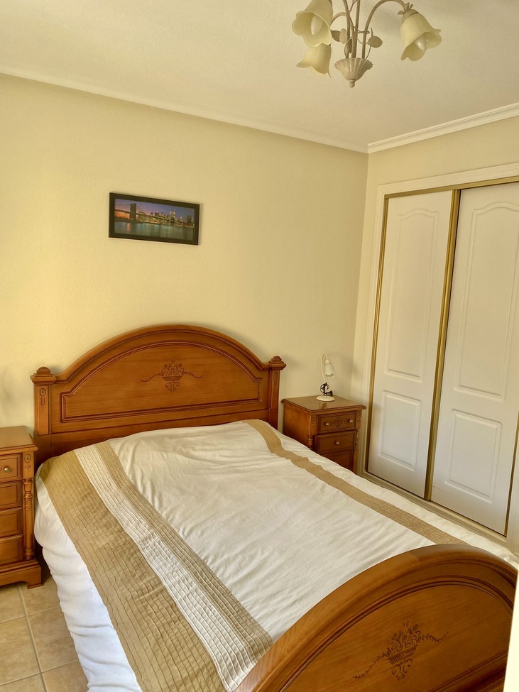 For sale - 3 Bedroom 2 Bathroom Semi Detached in Villamartin -  - Alicante