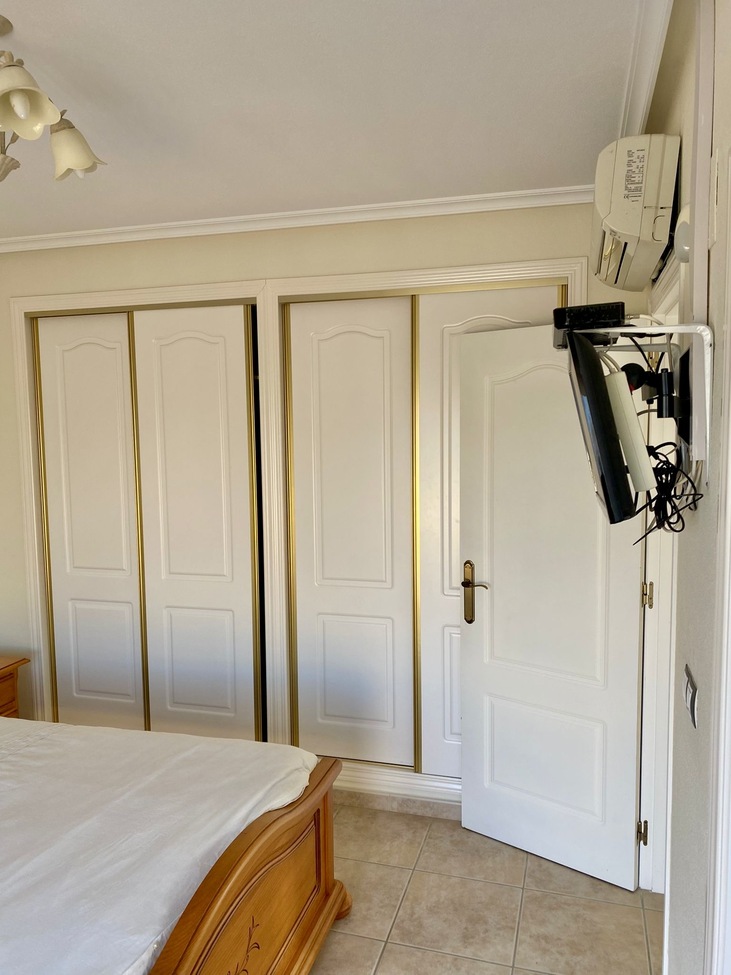 For sale - 3 Bedroom 2 Bathroom Semi Detached in Villamartin -  - Alicante