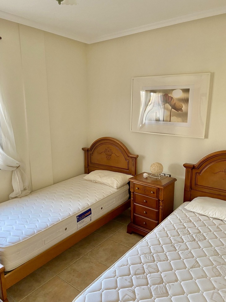 For sale - 3 Bedroom 2 Bathroom Semi Detached in Villamartin -  - Alicante