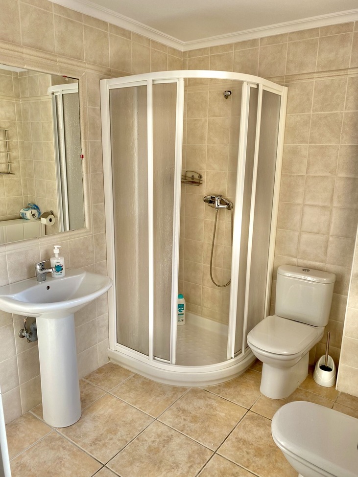 For sale - 3 Bedroom 2 Bathroom Semi Detached in Villamartin -  - Alicante