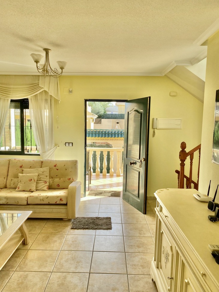 For sale - 3 Bedroom 2 Bathroom Semi Detached in Villamartin -  - Alicante