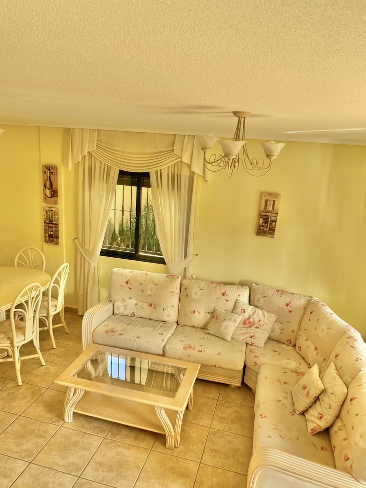 For sale - 3 Bedroom 2 Bathroom Semi Detached in Villamartin -  - Alicante