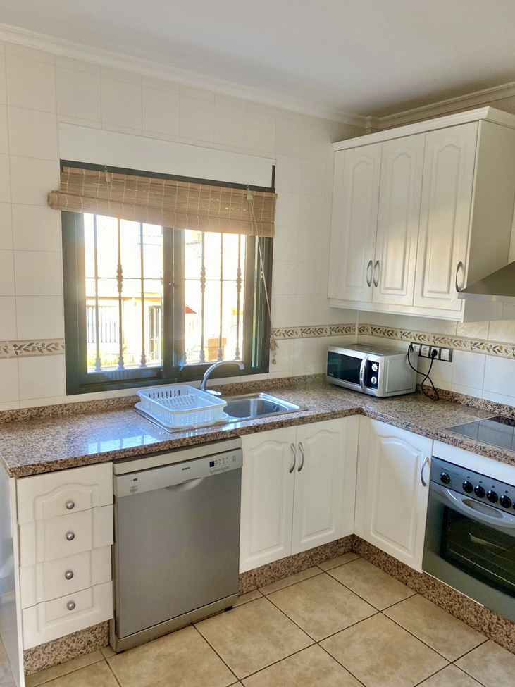 For sale - 3 Bedroom 2 Bathroom Semi Detached in Villamartin -  - Alicante