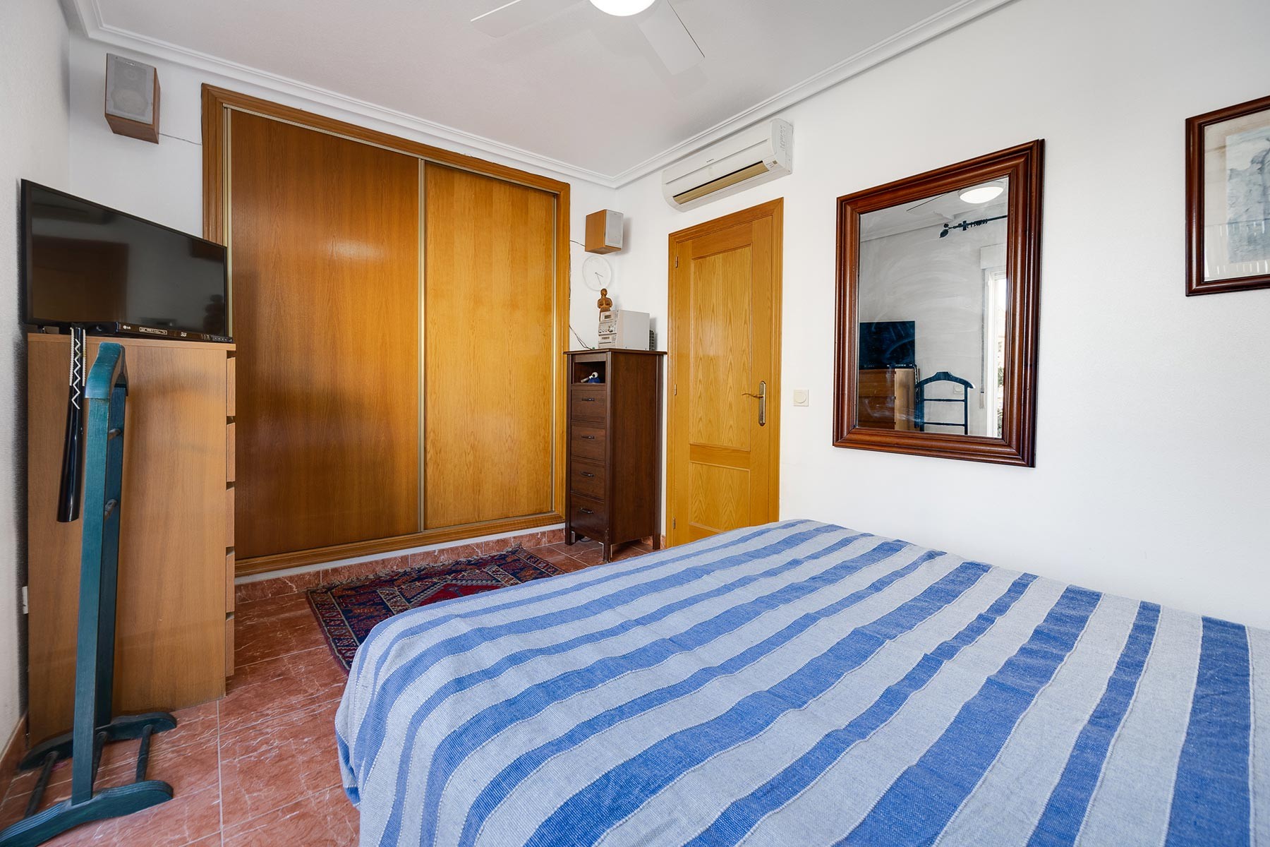 For sale - 4 Bedroom 2 Bathroom Villa in Villamartin - Costa Blanca  - Alicante