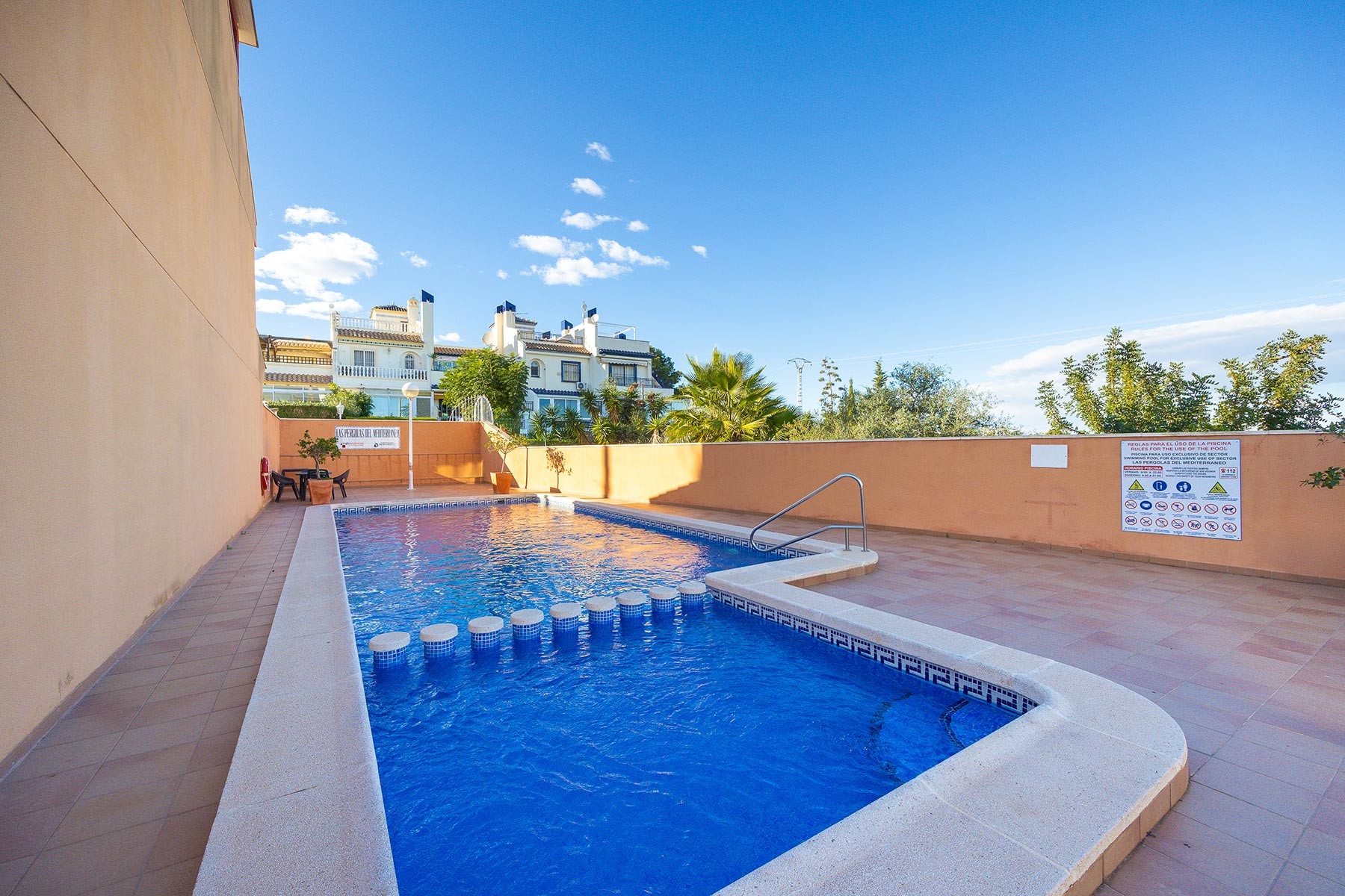 For sale - 4 Bedroom 2 Bathroom Villa in Villamartin - Costa Blanca  - Alicante