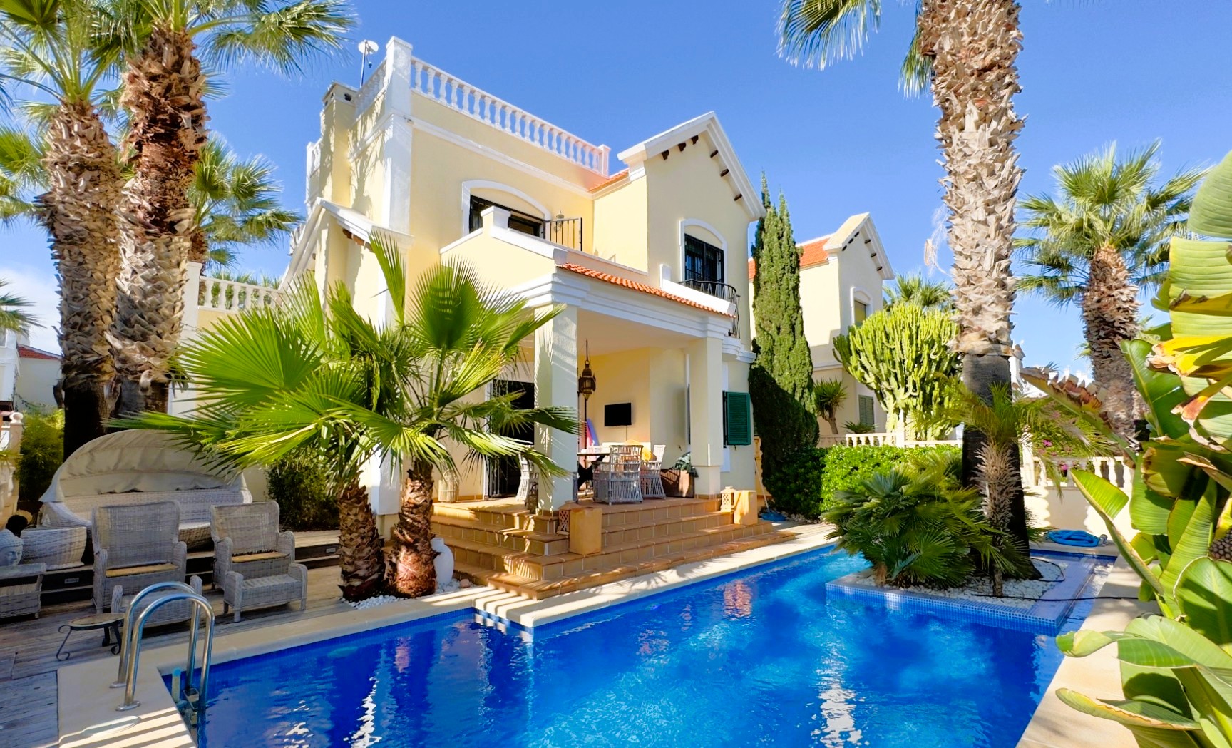 Villa in Los Dolses - view 1