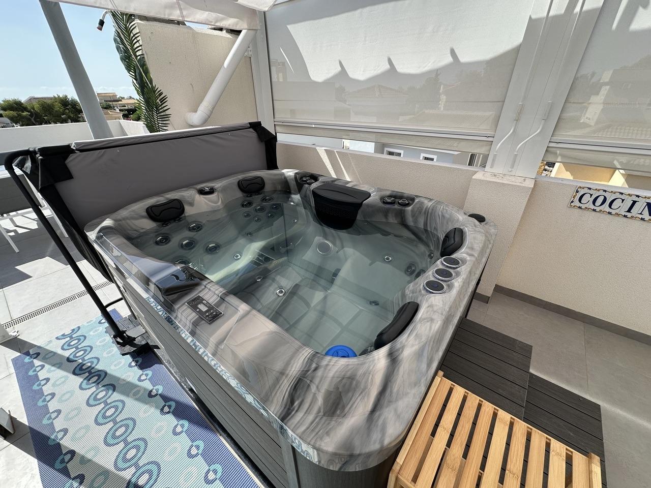 For sale - 2 Bedroom 2 Bathroom Penthouse in Orihuela Costa - Villamartín-las Filipinas  - Alicante