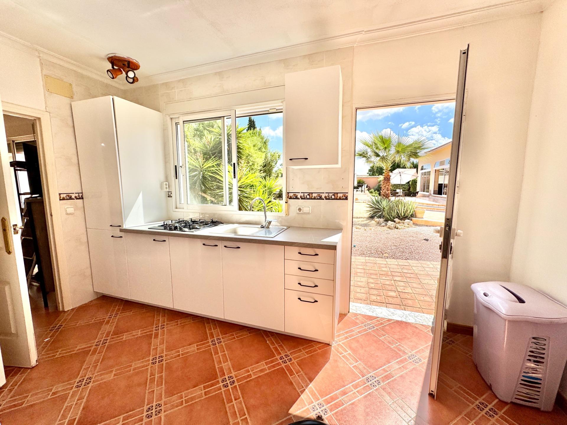 For sale - 3 Bedroom 3 Bathroom Villa in Dolores - Cmno. Escorredor  - Alicante