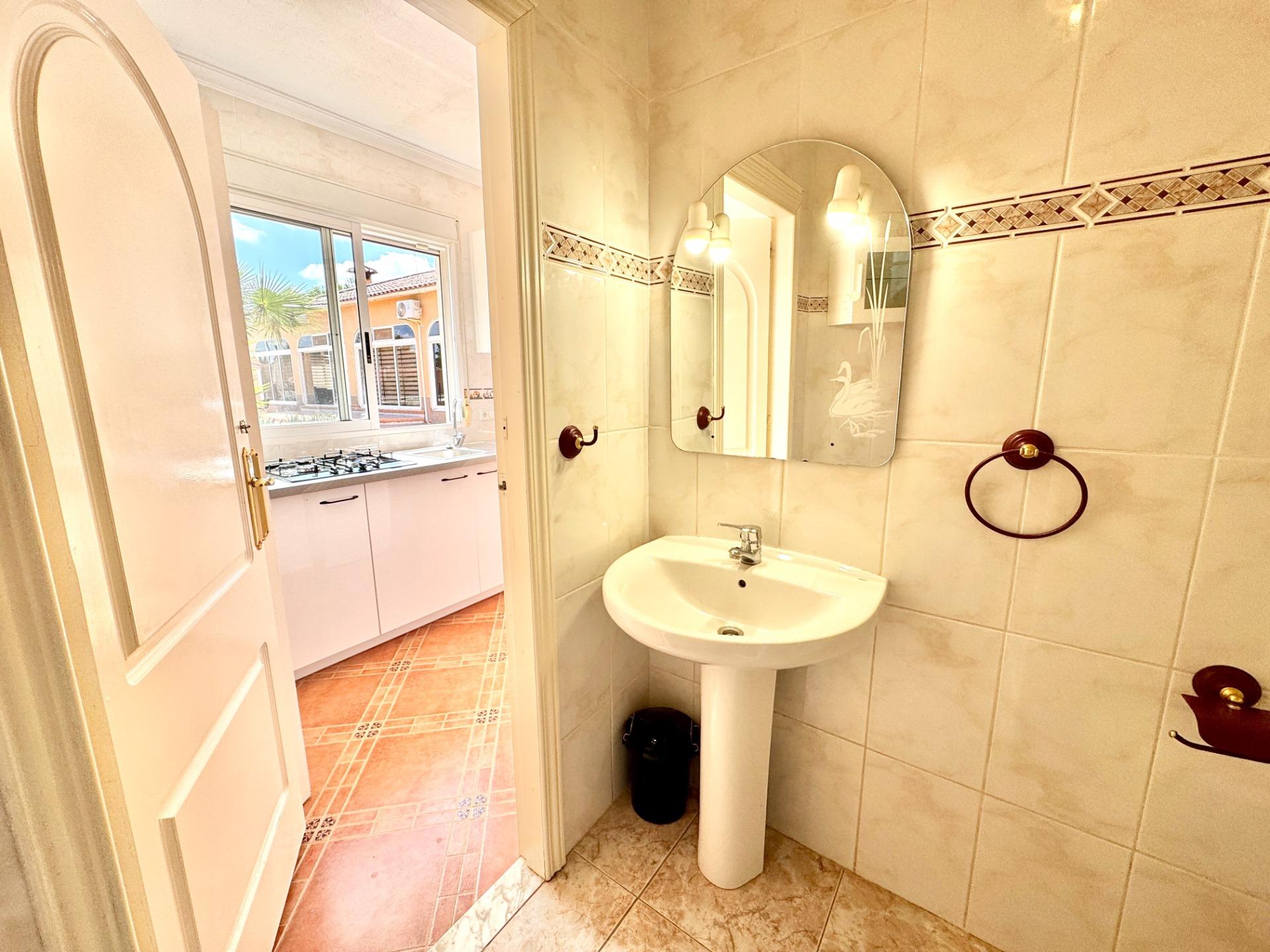 For sale - 3 Bedroom 3 Bathroom Villa in Dolores - Cmno. Escorredor  - Alicante