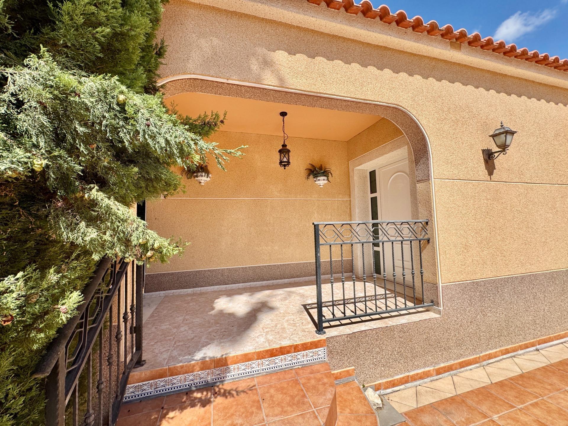 For sale - 3 Bedroom 3 Bathroom Villa in Dolores - Cmno. Escorredor  - Alicante