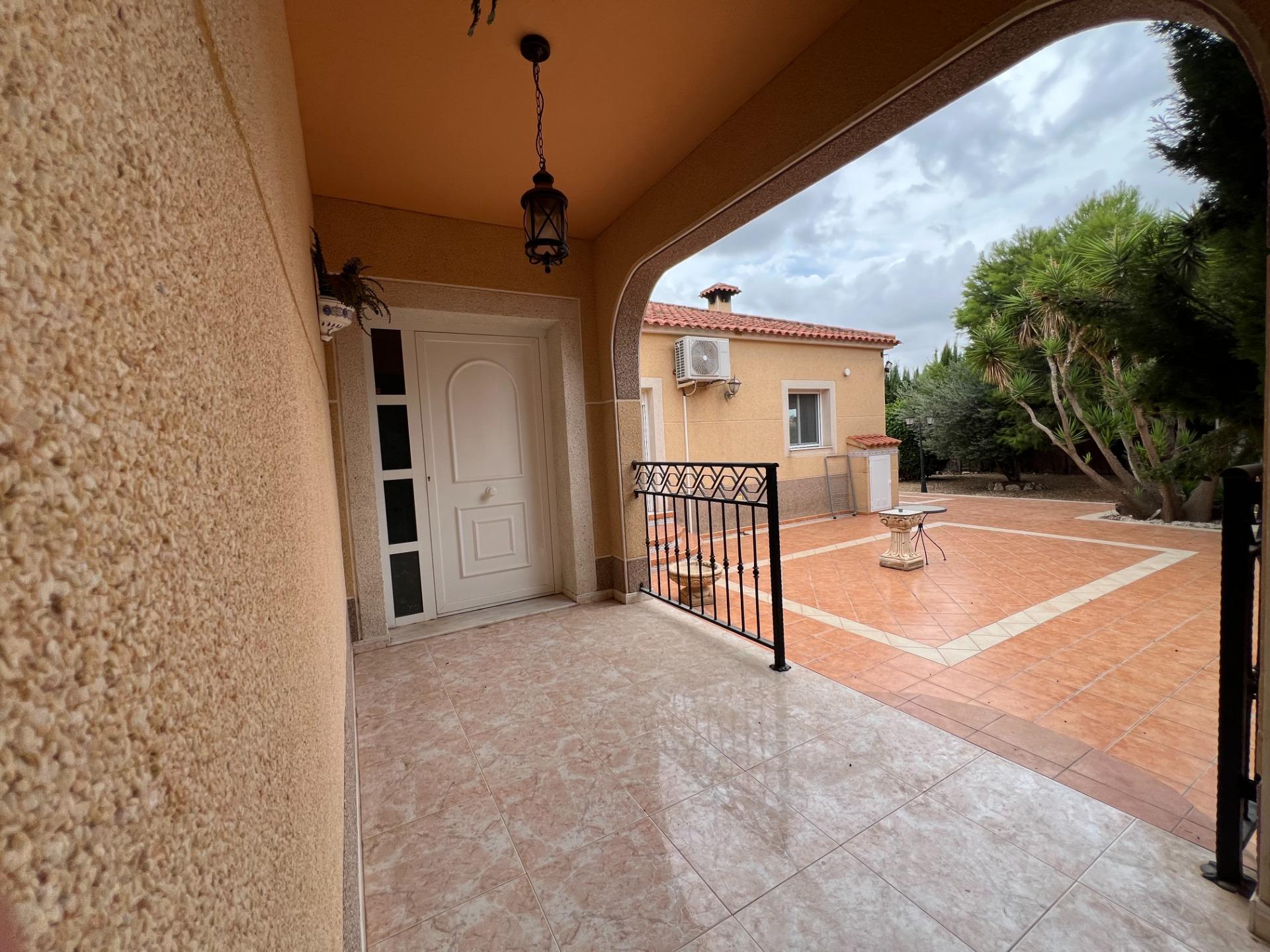 For sale - 3 Bedroom 3 Bathroom Villa in Dolores - Cmno. Escorredor  - Alicante
