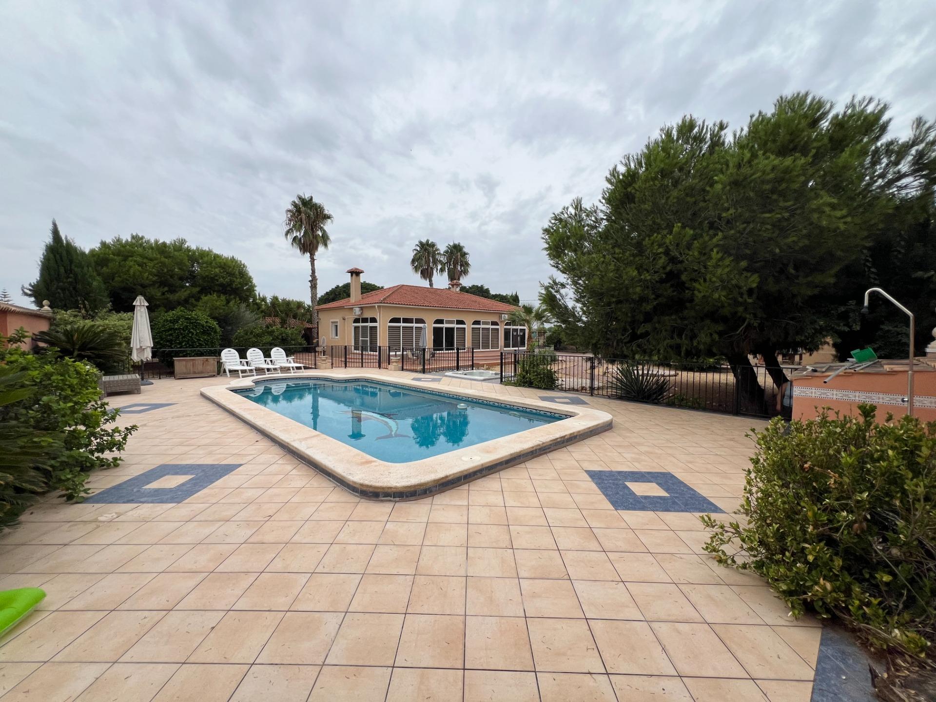 For sale - 3 Bedroom 3 Bathroom Villa in Dolores - Cmno. Escorredor  - Alicante