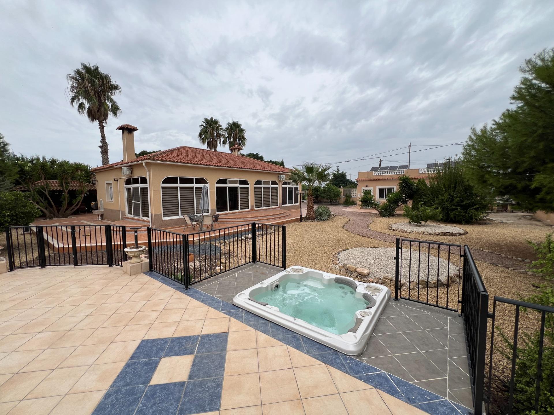 For sale - 3 Bedroom 3 Bathroom Villa in Dolores - Cmno. Escorredor  - Alicante