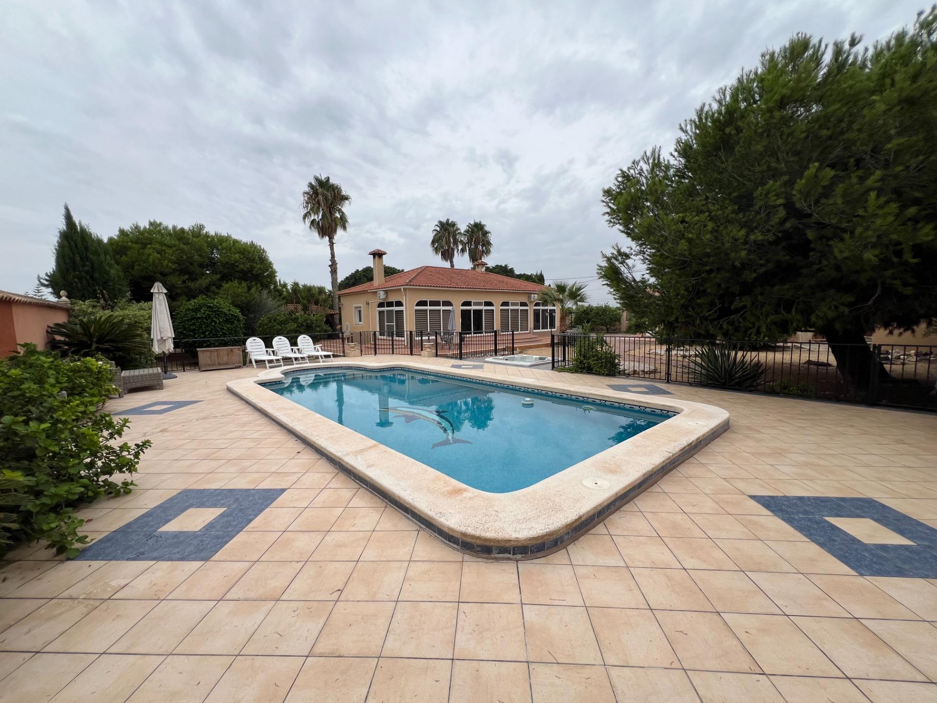 For sale - 3 Bedroom 3 Bathroom Villa in Dolores - Cmno. Escorredor  - Alicante