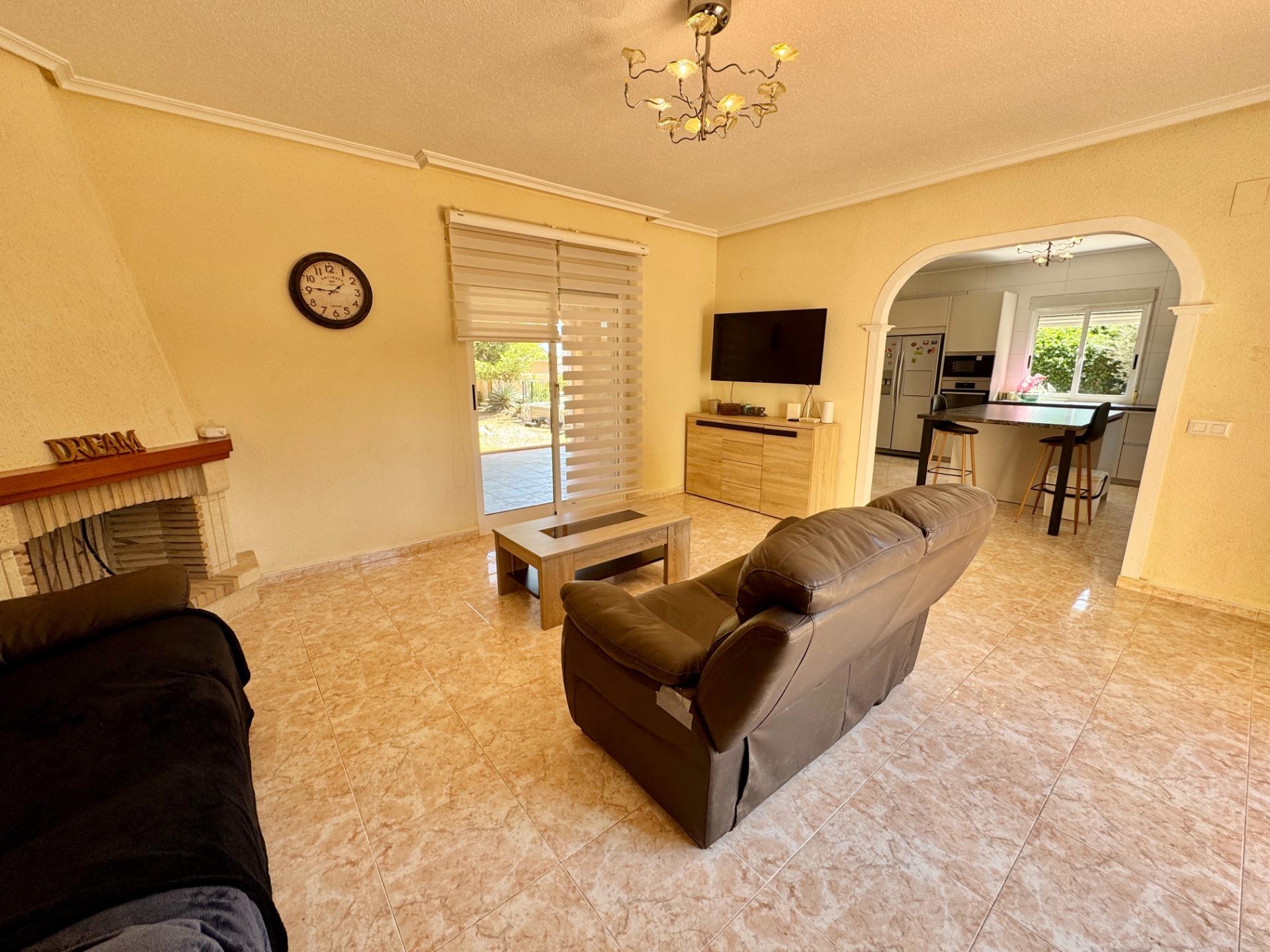 For sale - 3 Bedroom 3 Bathroom Villa in Dolores - Cmno. Escorredor  - Alicante