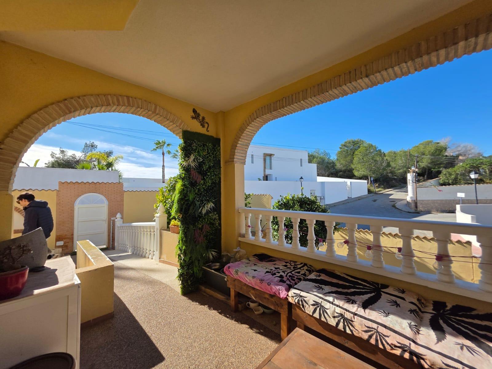 For sale - 4 Bedroom 1 Bathroom Villa in Villamartin - Villamartín-las Filipinas  - Alicante