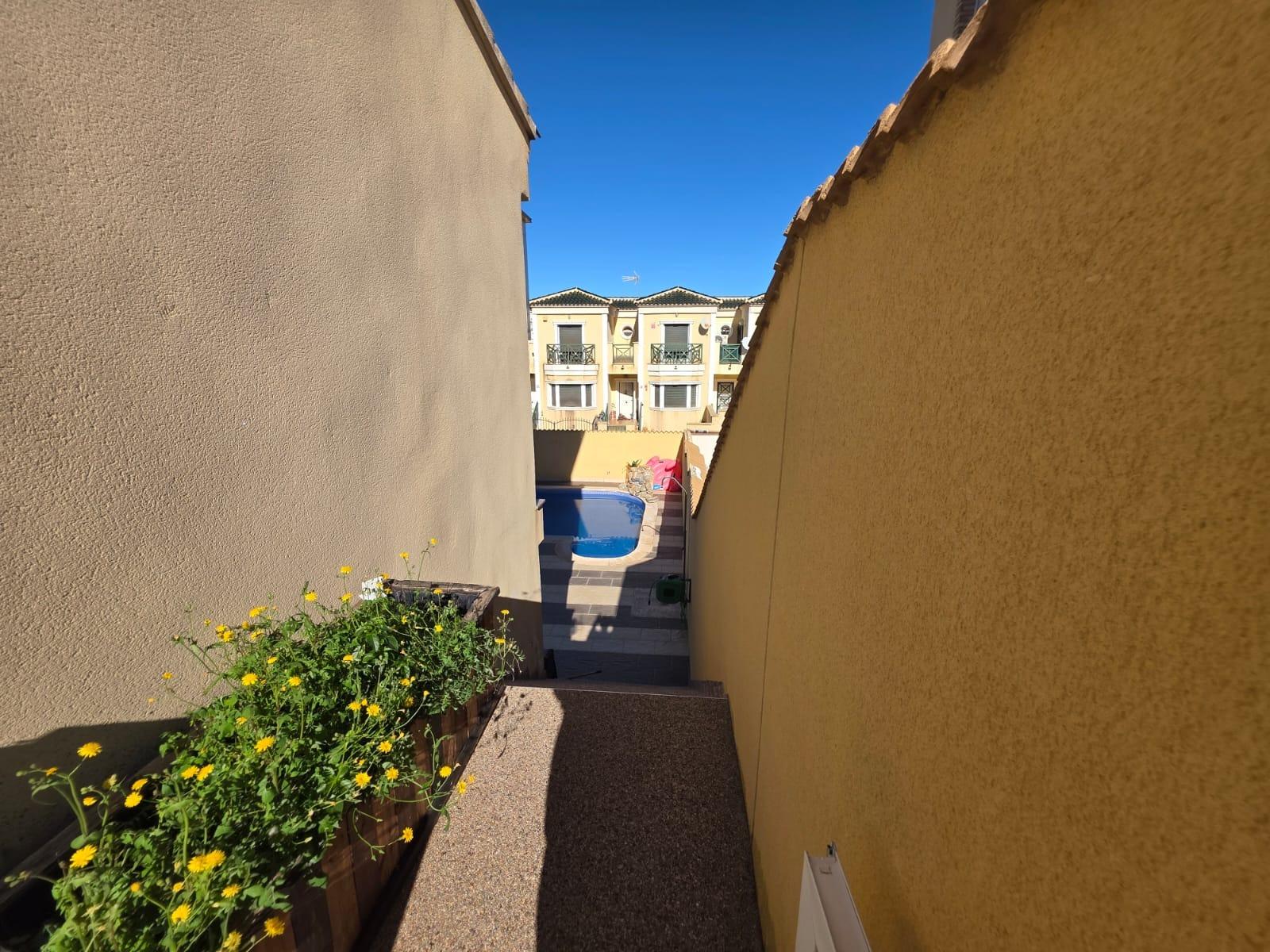 For sale - 4 Bedroom 1 Bathroom Villa in Villamartin - Villamartín-las Filipinas  - Alicante