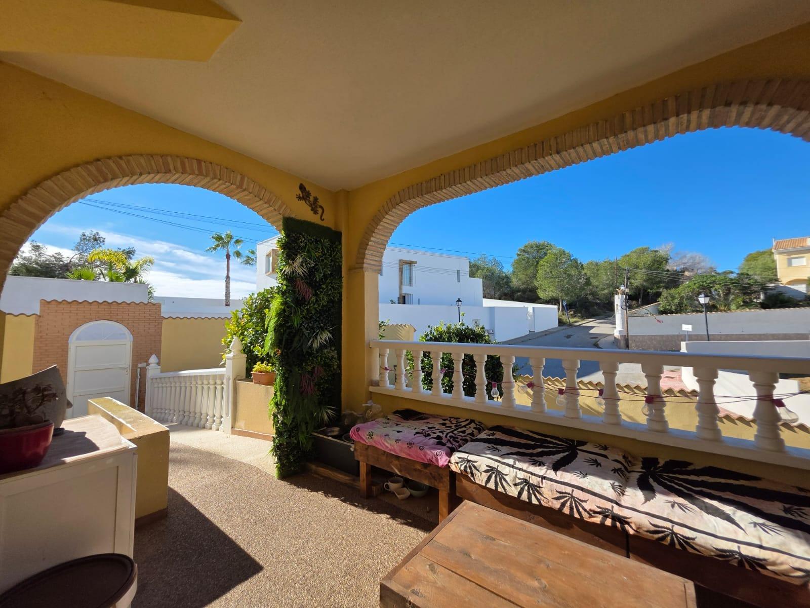 For sale - 4 Bedroom 1 Bathroom Villa in Villamartin - Villamartín-las Filipinas  - Alicante