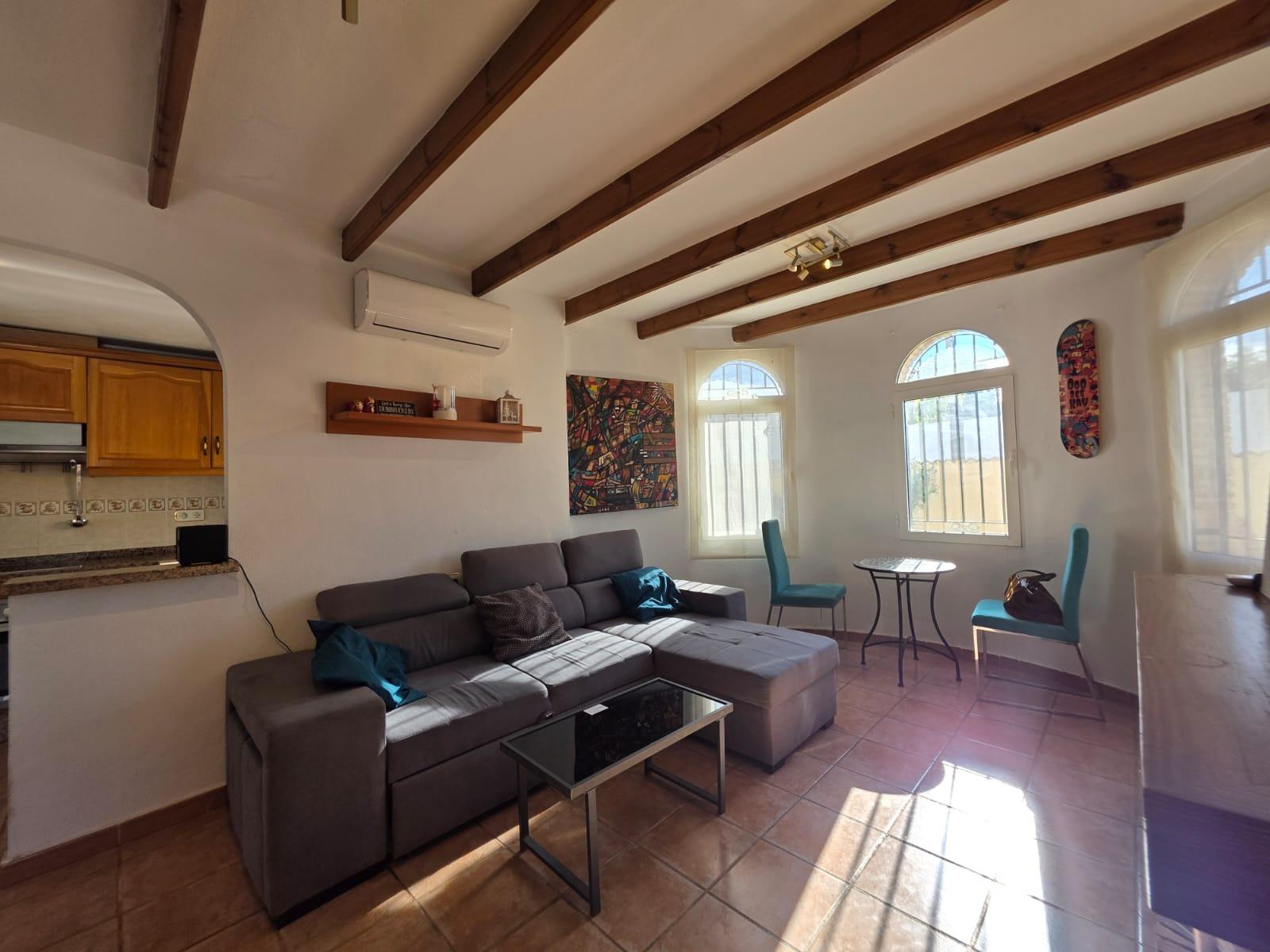 For sale - 4 Bedroom 1 Bathroom Villa in Villamartin - Villamartín-las Filipinas  - Alicante