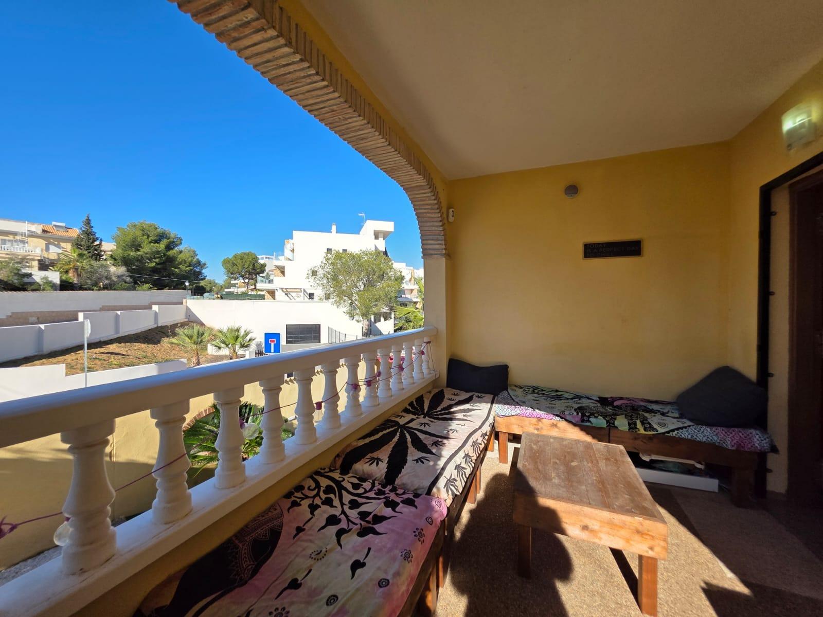 For sale - 4 Bedroom 1 Bathroom Villa in Villamartin - Villamartín-las Filipinas  - Alicante