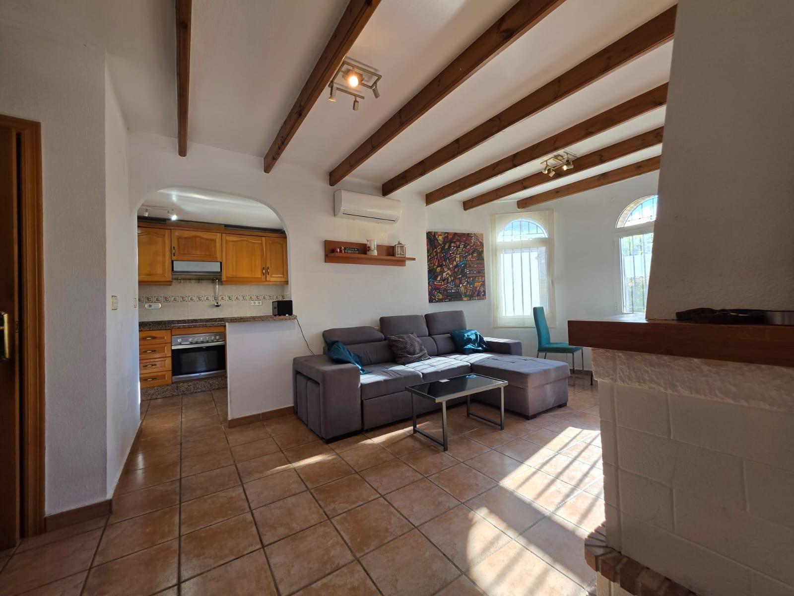 For sale - 4 Bedroom 1 Bathroom Villa in Villamartin - Villamartín-las Filipinas  - Alicante