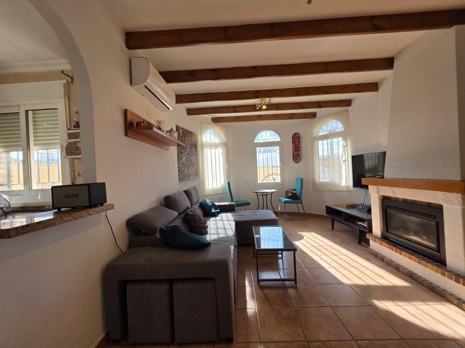 For sale - 4 Bedroom 1 Bathroom Villa in Villamartin - Villamartín-las Filipinas  - Alicante