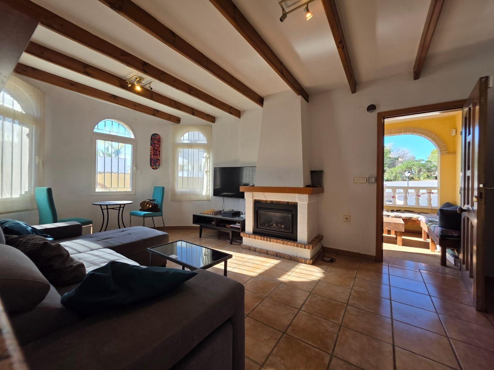 For sale - 4 Bedroom 1 Bathroom Villa in Villamartin - Villamartín-las Filipinas  - Alicante