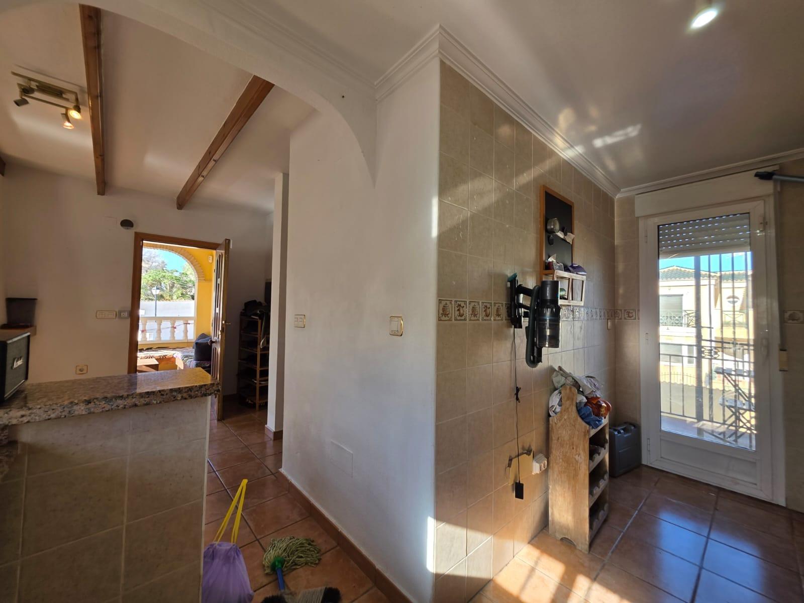 For sale - 4 Bedroom 1 Bathroom Villa in Villamartin - Villamartín-las Filipinas  - Alicante