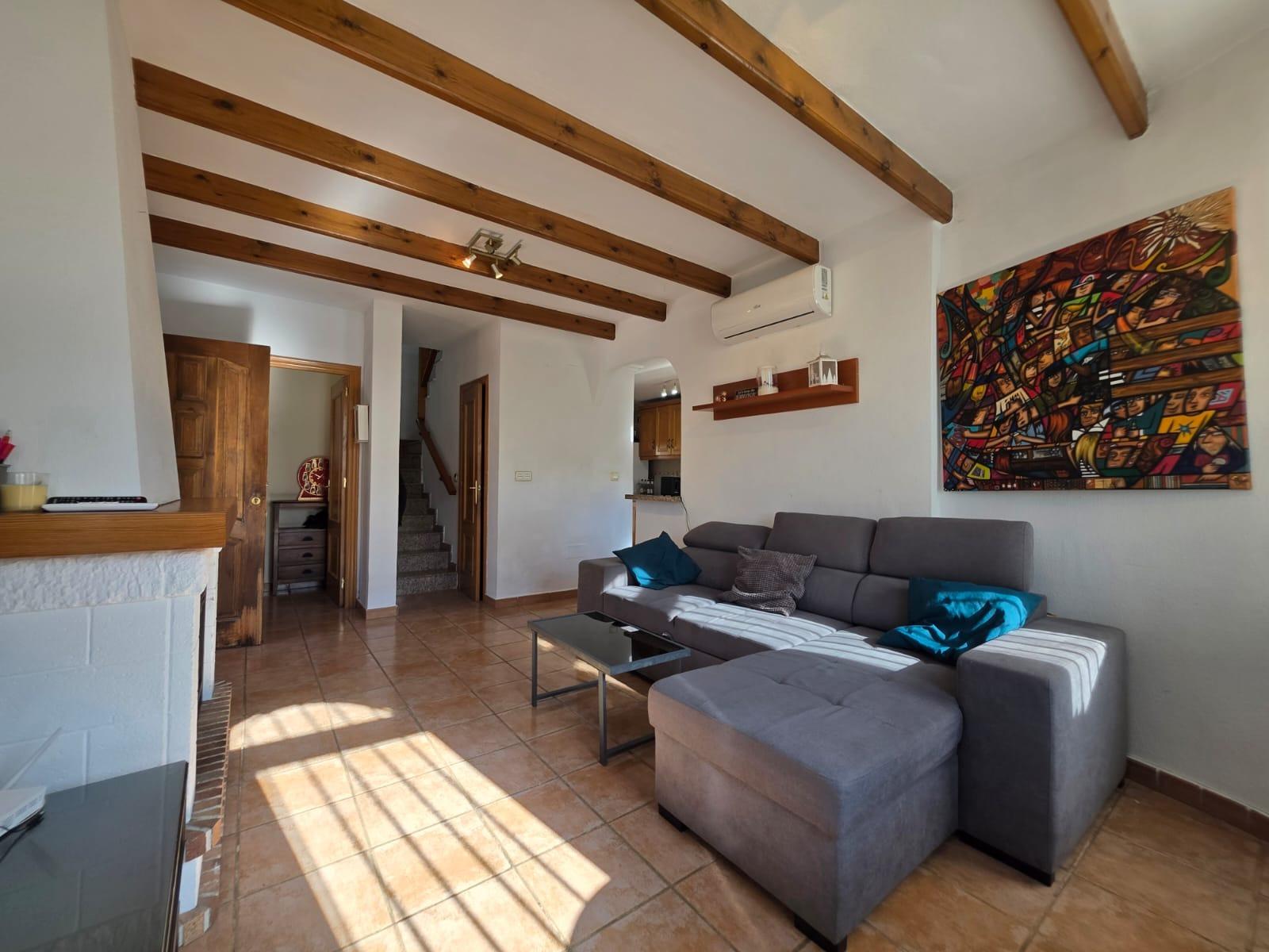 For sale - 4 Bedroom 1 Bathroom Villa in Villamartin - Villamartín-las Filipinas  - Alicante