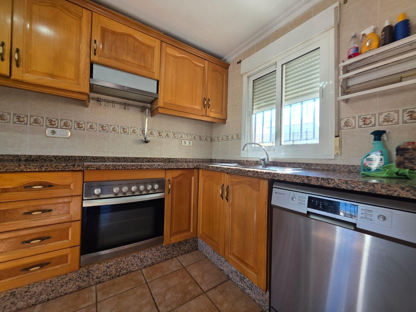For sale - 4 Bedroom 1 Bathroom Villa in Villamartin - Villamartín-las Filipinas  - Alicante