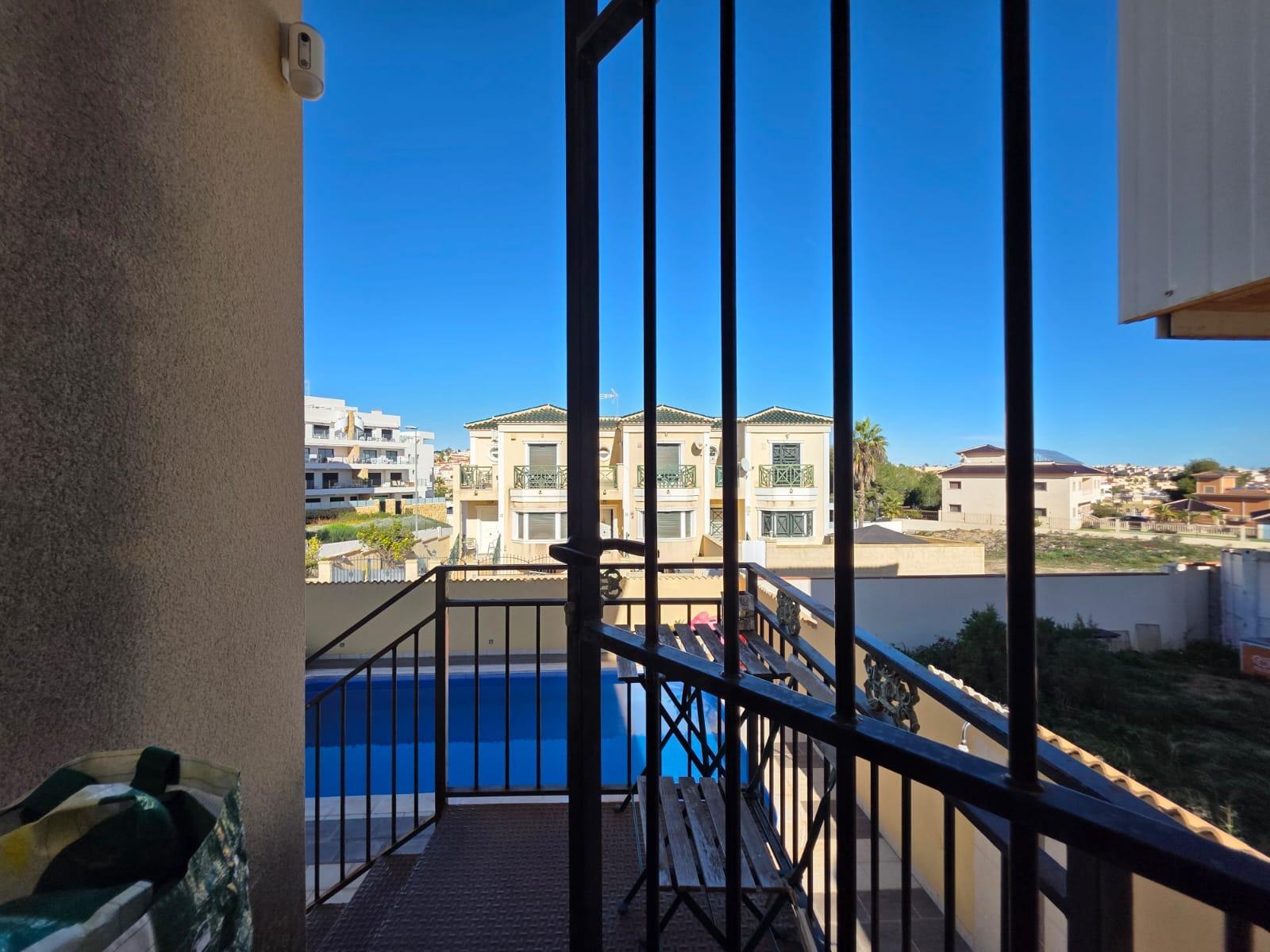 For sale - 4 Bedroom 1 Bathroom Villa in Villamartin - Villamartín-las Filipinas  - Alicante