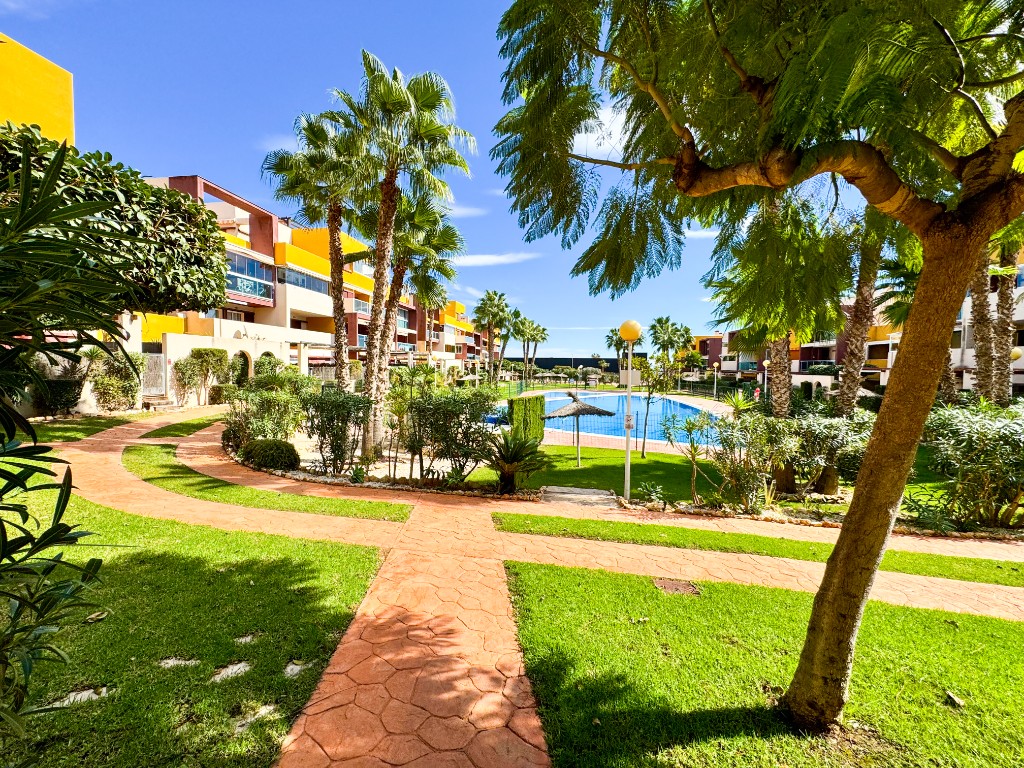 For sale - 2 Bedroom 1 Bathroom Apartamento in Playa Flamenca - Playa Flamenca  - Alicante