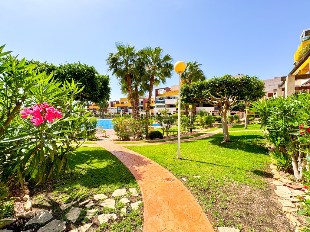 For sale - 2 Bedroom 1 Bathroom Apartamento in Playa Flamenca - Playa Flamenca  - Alicante