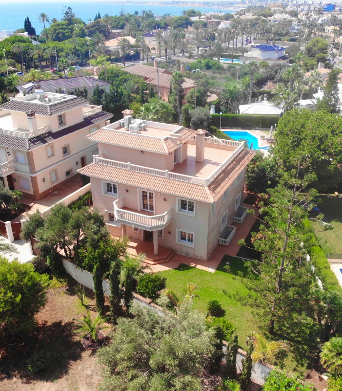 For sale - 6 Bedroom 8 Bathroom Villa in Cabo Roig - Cabo Roig  - Alicante