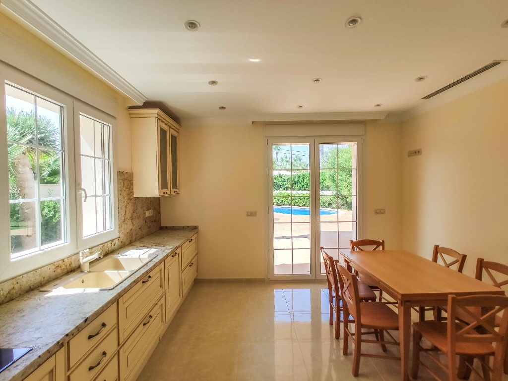 For sale - 6 Bedroom 8 Bathroom Villa in Cabo Roig - Cabo Roig  - Alicante