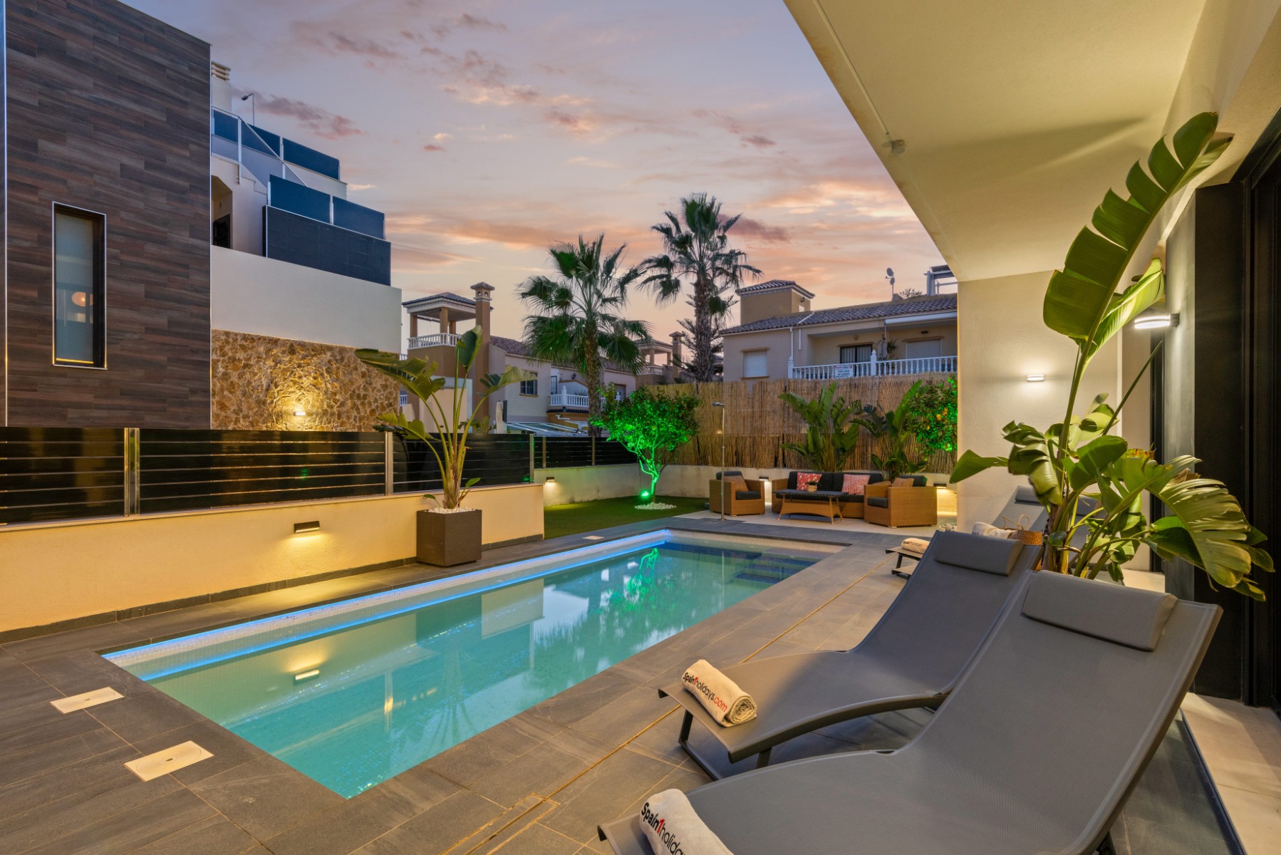 For sale - 4 Bedroom 4 Bathroom Villa in Orihuela Costa - Lomas de Campoamor  - Alicante