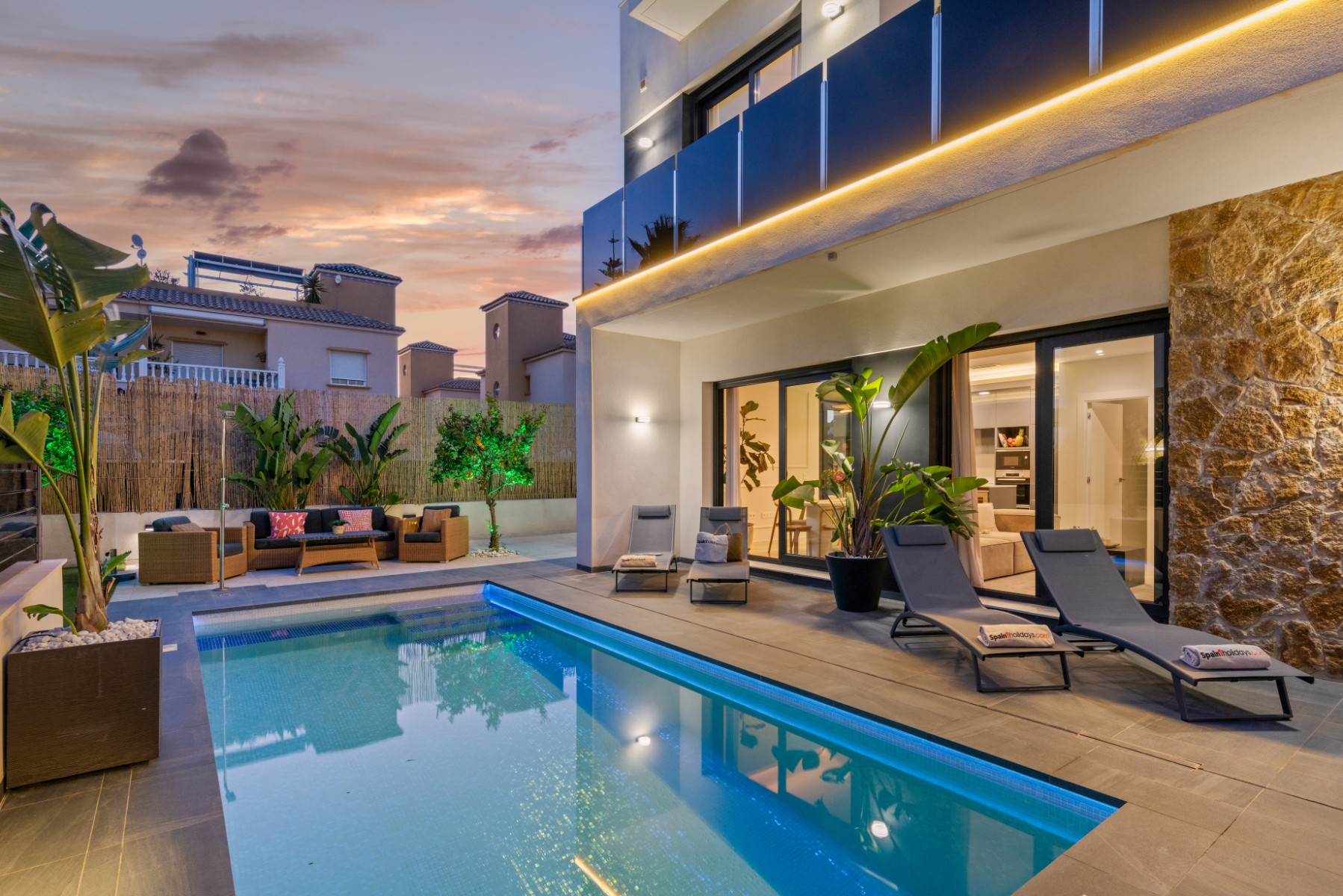 For sale - 4 Bedroom 4 Bathroom Villa in Orihuela Costa - Lomas de Campoamor  - Alicante