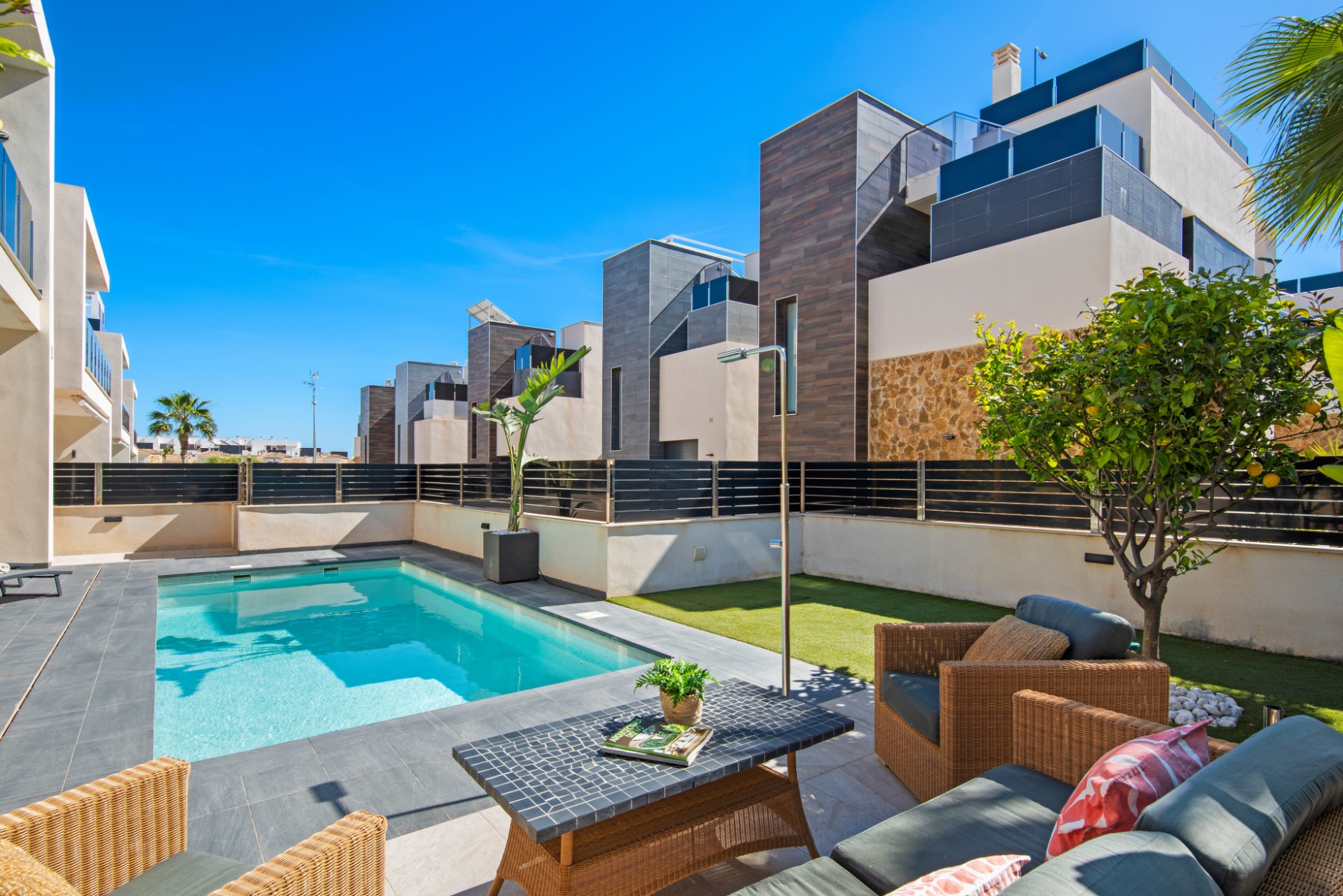 For sale - 4 Bedroom 4 Bathroom Villa in Orihuela Costa - Lomas de Campoamor  - Alicante