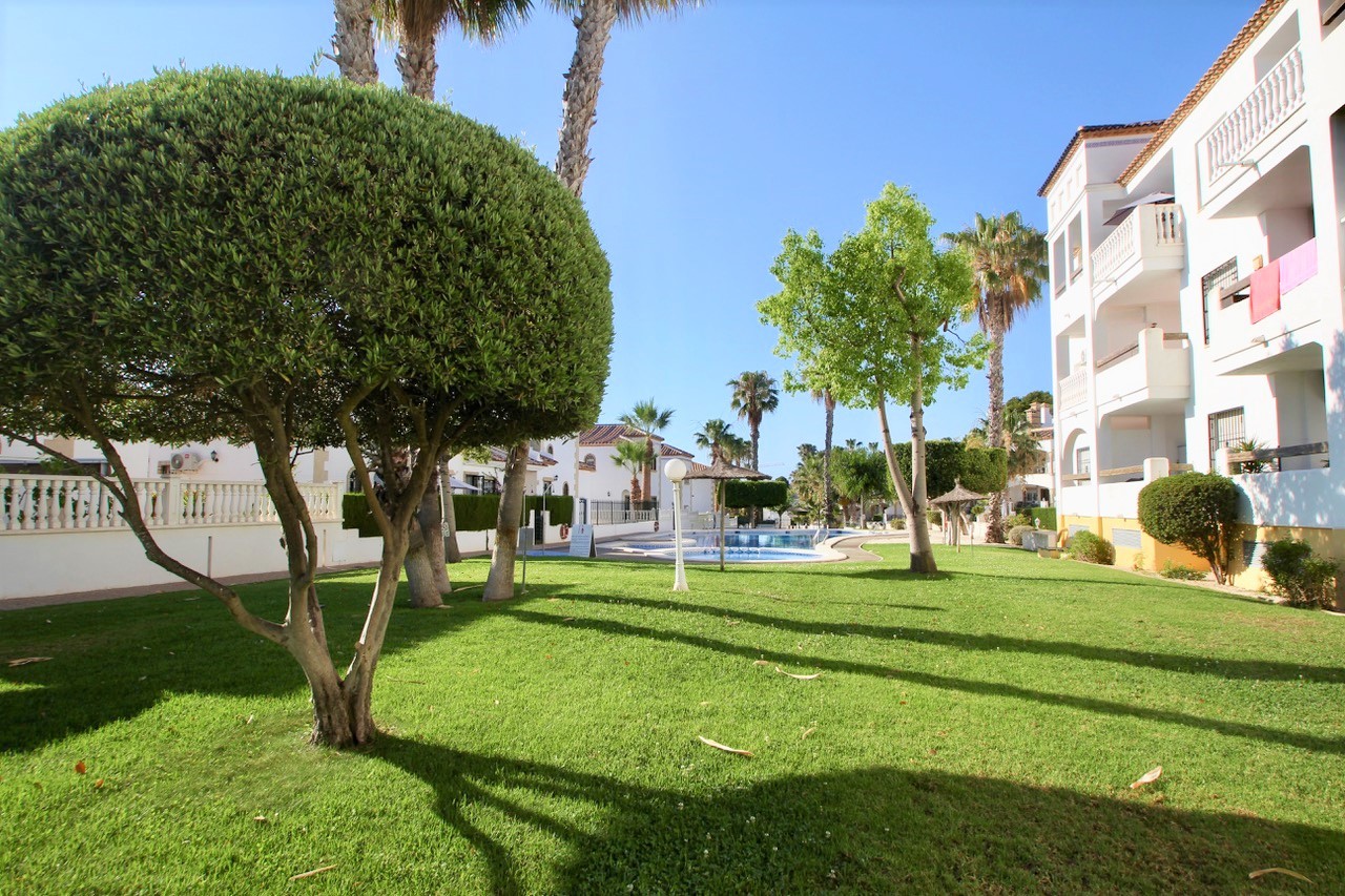 For sale - 2 Bedroom 2 Bathroom Apartment in Villamartín - Villamartin  - Alicante