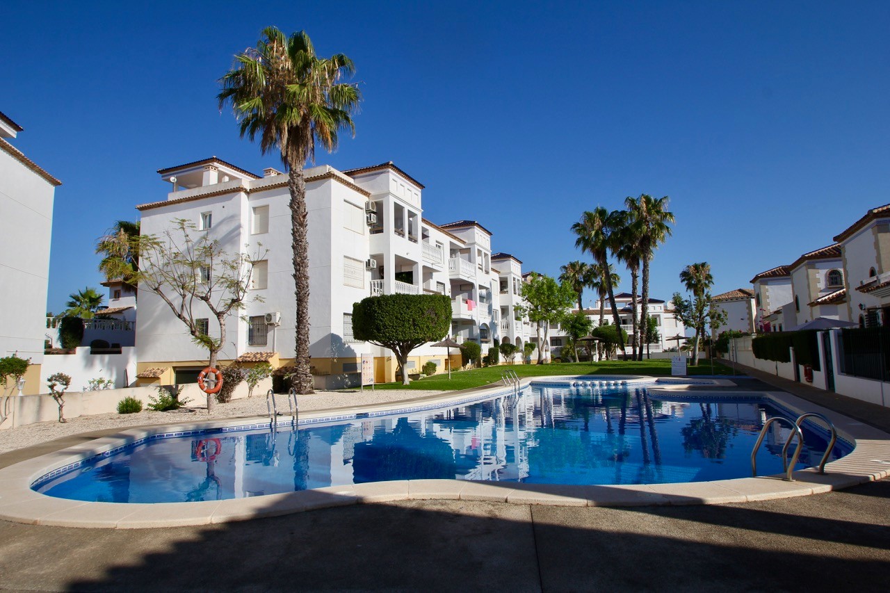 For sale - 2 Bedroom 2 Bathroom Apartment in Villamartín - Villamartin  - Alicante