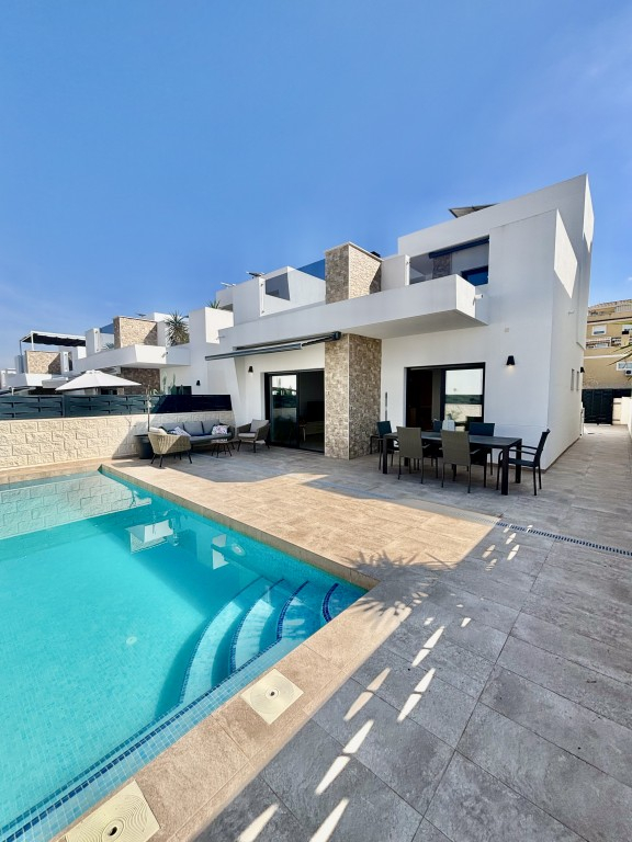2 Bedroom 2 Bathroom Villa in Benijofar
